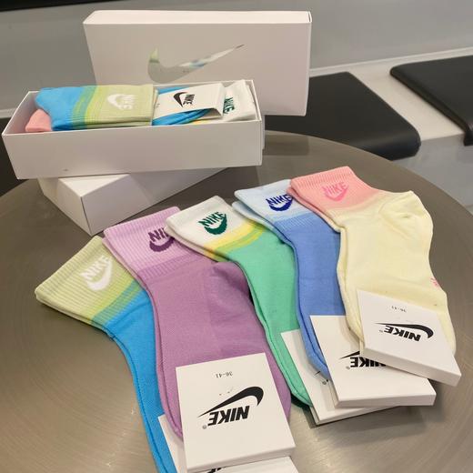 Nike耐克春夏新款马卡龙女士盒装长袜 商品图2