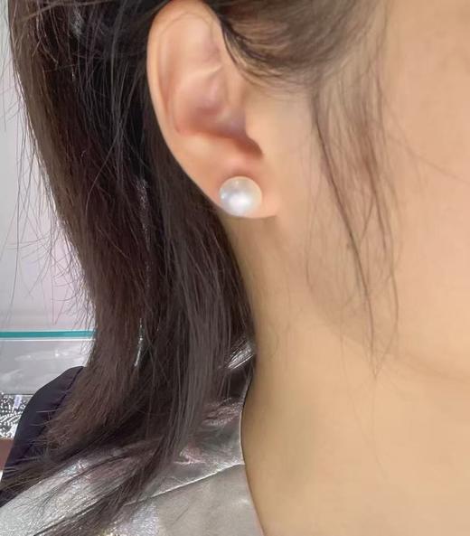 9.
一口价福利·非常可爱的Baby马贝 
上耳有澳白视觉效果 花小钱办大事[偷笑]
S925银镶嵌海水马贝 10-11mm，微瑕，光泽柔和 商品图4