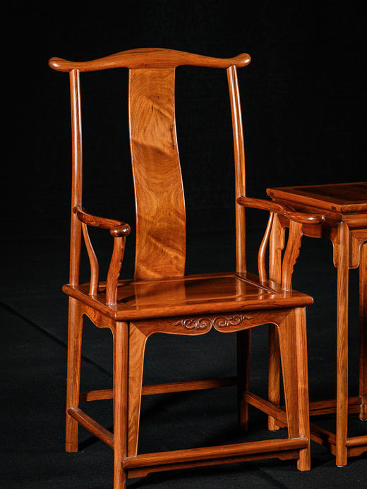 二十世纪 黄花梨独板四出头官帽椅成套（两椅一几） 商品图1