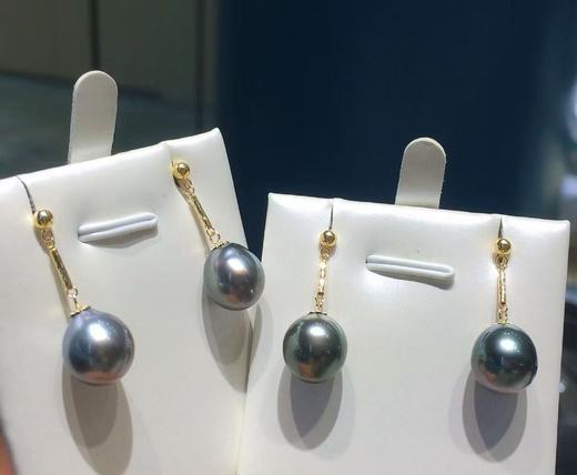 12.
18K金镶大溪地黑珍珠耳针，9-10mm，椭圆，微瑕，珠光超亮 商品图0