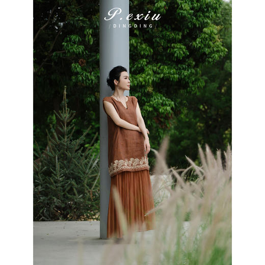 PanYiXiu/潘依绣100%亚麻重工钉珠刺绣压褶气质高级显瘦圆领无袖连衣裙 YS709 商品图2