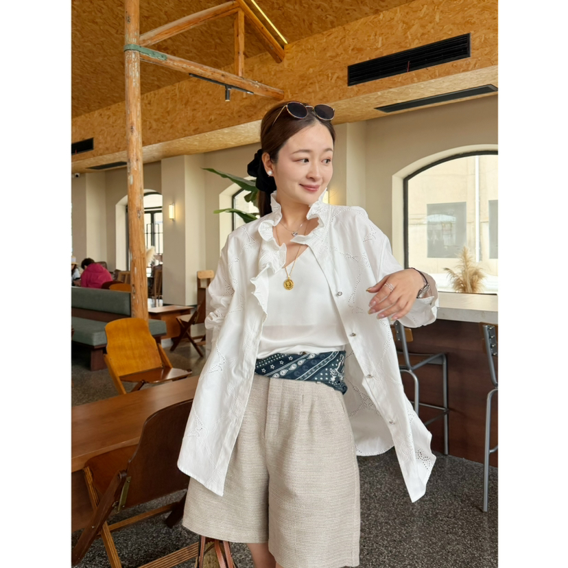 2604301    “H面料”花边领镂空刺绣 宽松衬衫