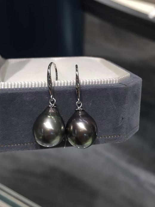 24.
大溪地珍珠耳钩 💛
9-10mm S925银镶嵌 水滴 微瑕 珠光超亮 商品图2