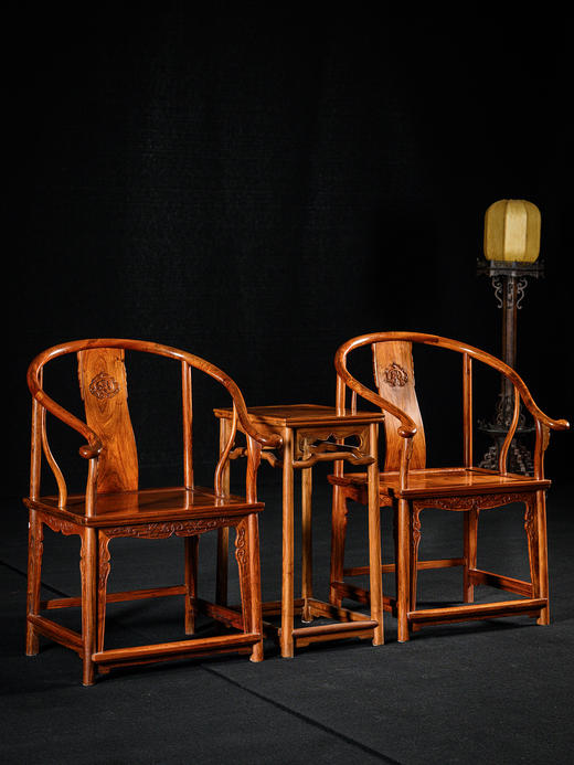 二十世纪 黄花梨螭龙纹圈椅成套（两椅一几） 商品图0