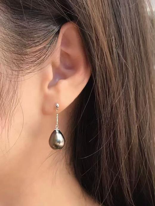 12.
18K金镶大溪地黑珍珠耳针，9-10mm，椭圆，微瑕，珠光超亮 商品图3