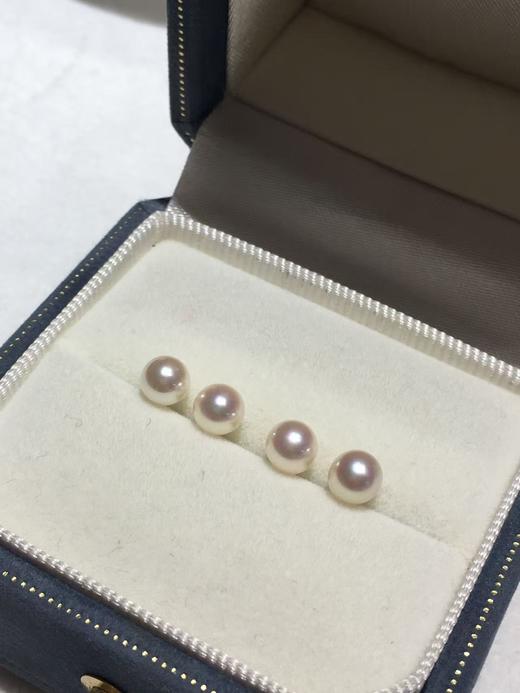 20.一口价福利·
经典小灯泡
5-5.5mmAkoya珍珠耳钉 S925银镶嵌 近圆 微瑕 珠光超亮 性价比高 一组2对 商品图0