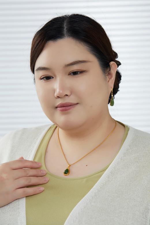 【6款碧玉小清新合集】💚附证书【把夏天戴在身上】耳畔一抹凉，颈间一丝翠，轻若无物，日常百搭。耳钉耳钩吊坠全收录，清脆悦耳，自带降温效果，谁戴谁清爽！ 商品图10