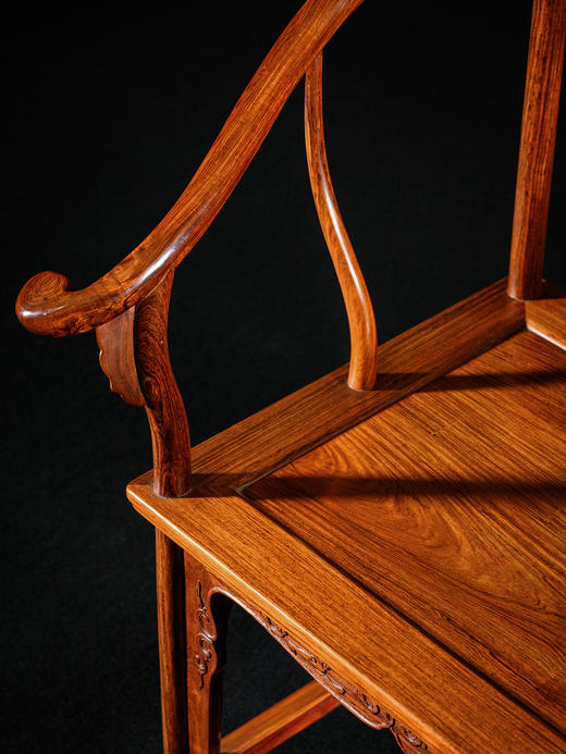 二十世纪 黄花梨螭龙纹圈椅成套（两椅一几） 商品图3