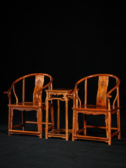 二十世纪 黄花梨螭龙纹圈椅成套（两椅一几） 商品图4