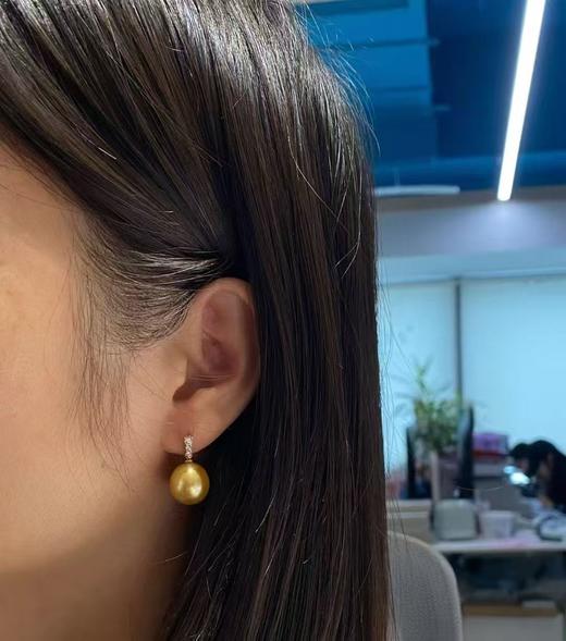 14.
18k金镶钻石南洋金珠耳针，椭圆，11-12mm珠，光泽巨亮，微瑕 商品图3