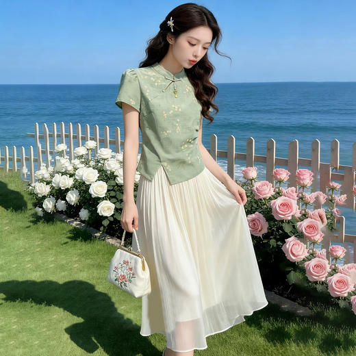 「自」全新升级【铂金会员275/天猫369/差价94】(99800)洛诗琳2026新中式国风绣花上衣+高腰气质中长半身裙两件套 商品图2
