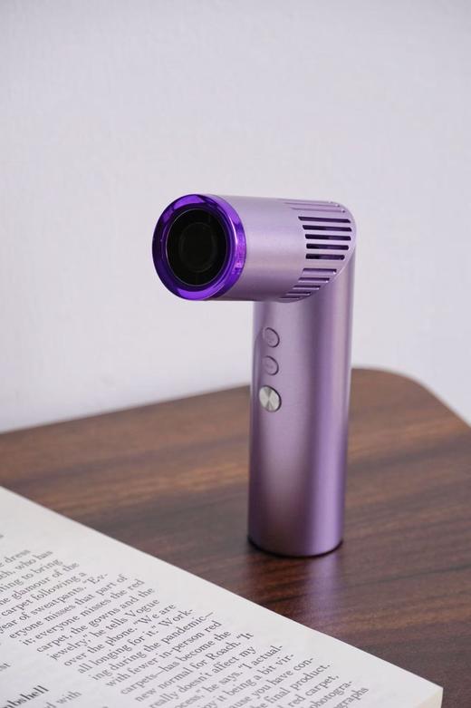 不止是风扇❗❗夏日清凉＋夜间安全感一键get✔【AURARO创意手电筒折叠口红风扇】掌心里的科技美学，户外党必入🔥 ✅高级金属质感配上几何美学设计，科技感拉满 商品图6