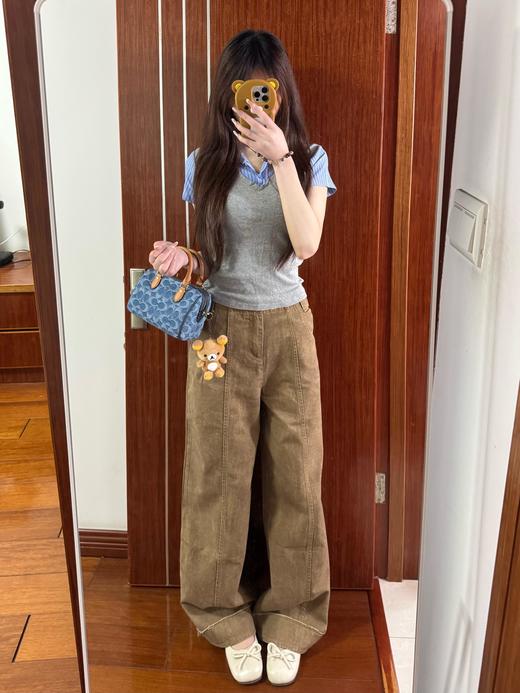 COACH Rowan系列迷你波士顿包 复古又时髦！尺寸小巧，日常通勤、休闲出街都很适合，手机、钱包、化妆品都能装下，实用又百搭！丹宁材质轻便耐用，春夏搭配浅色系服饰，清新活力感满分 商品图2