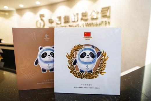 【中国邮政】冰雪荣耀-第24届冬季奥运会中国国家队夺金纪念套装 商品图3