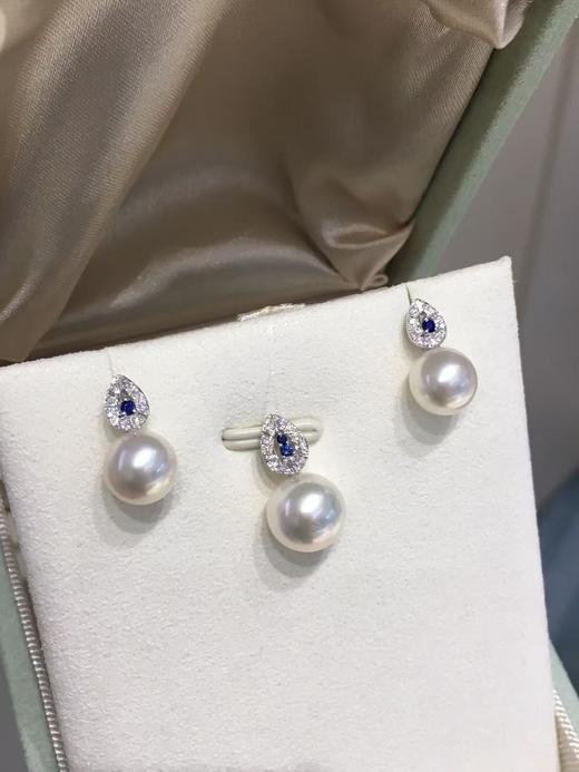 25
新品[哇] 🤍akoya💙蓝宝羽毛套装
精致小女人通勤款
吊坠9-9.5-10mm
耳钉  8-8.5mm
 圆 极微瑕 珠光超亮 商品图1