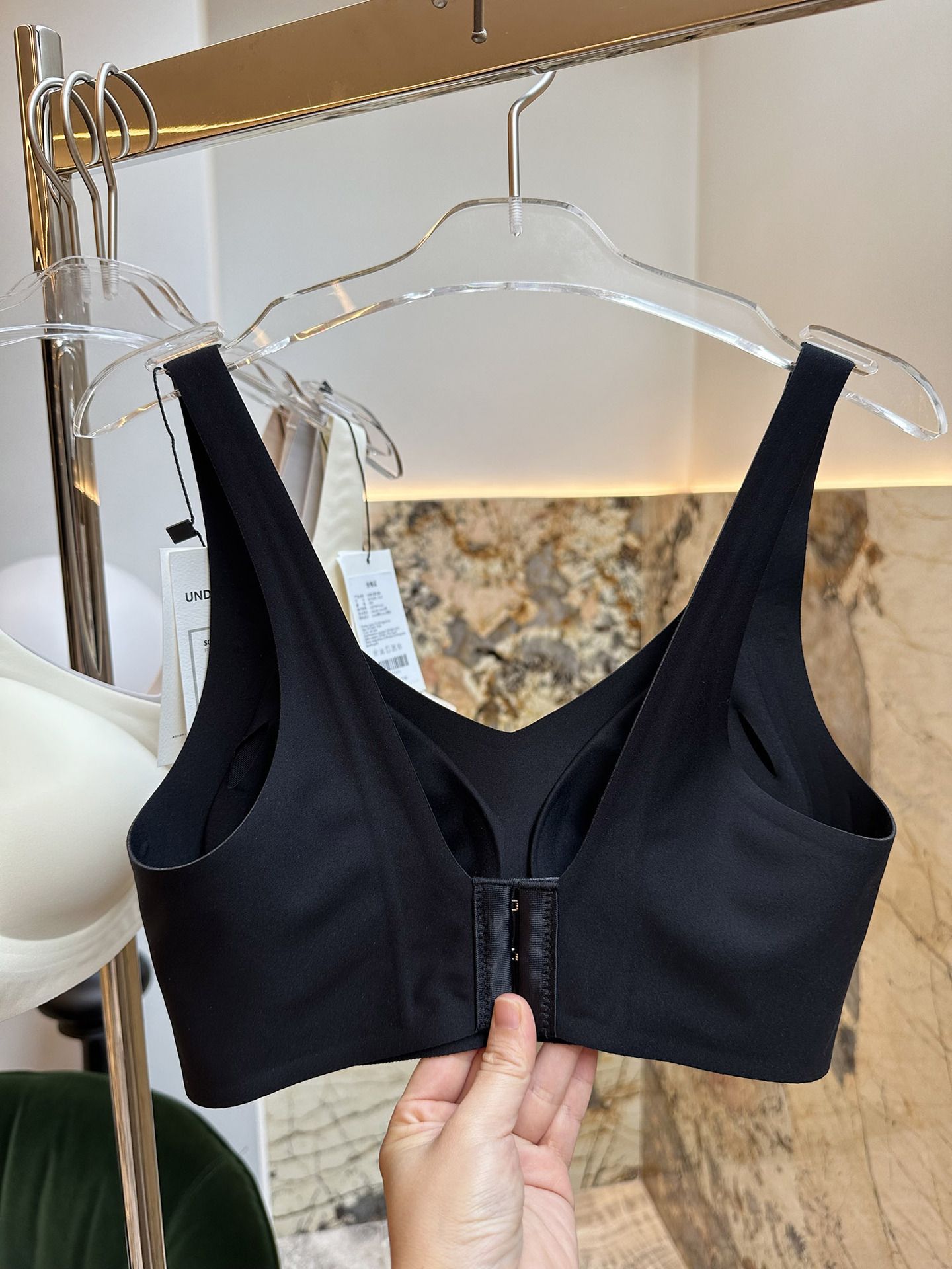 i22VifOtztSBuvrDbg2RebHN2TZlIY6UWdI8