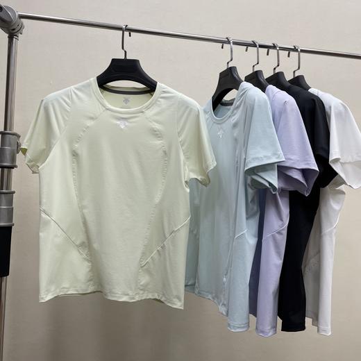 点此购买 迪桑特夏季女士冰丝凉感吸湿速干弹力运动短袖T恤 yh 344920 商品图1