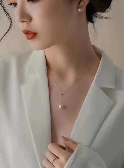 16.
经典Y字链✨
18K金AKOYA珍珠项链，前面款式可以自由调节长度[调皮]7.5-8mm珠，圆，微瑕，珠光超亮 商品图5