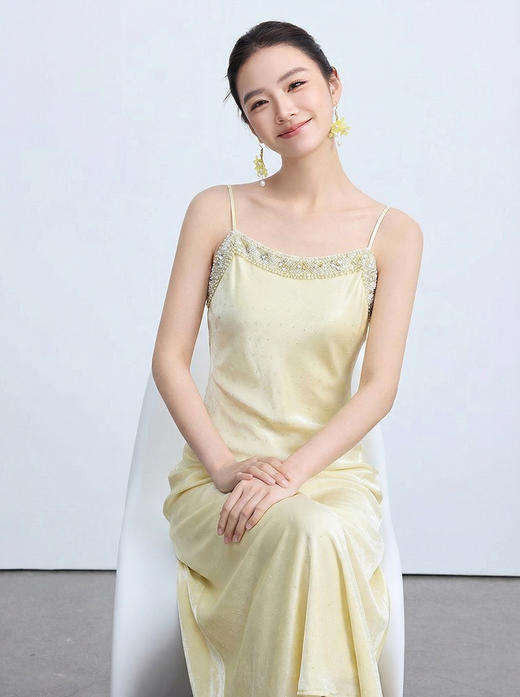 「自」全新升级【铂金会员220/天猫299/差价79】(21110)洛诗琳重工钉珠吊带连衣裙女2026夏季新款烫钻修身显瘦长裙 商品图2