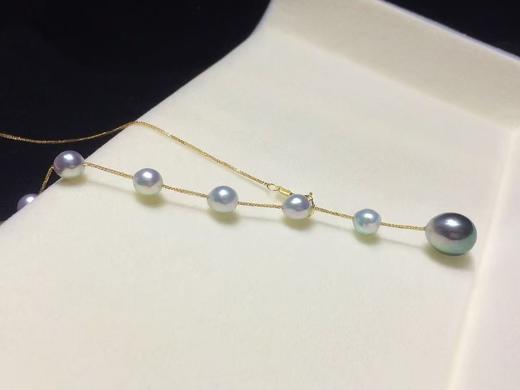 6.【酷夏】
18K金彩珍珠项链，5-6mmAKOYA珠，8-9mm黑珍珠，水滴/椭圆，微瑕，珠光超亮 约45cm前面可调节 商品图4