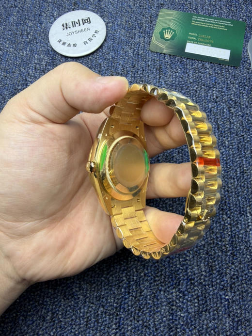 EWS劳力士星期日历型系列“黄冰糖” 钻圈款 全金日志40mm
款式：男士腕表 商品图5