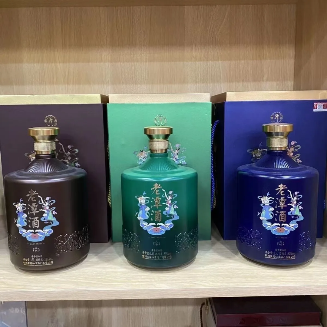 2024年老潭酒地利人和，53度酱香型白酒，每箱1.5L*1坛（一箱一坛3斤装）。