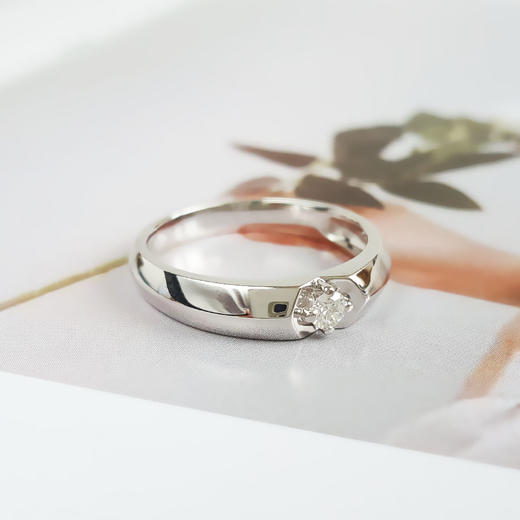 周生生AU750白金时尚简约单钻款0.09克拉钻石戒指15号（戒圈可改）270326AK15 商品图2