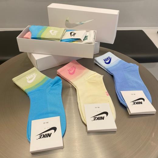 Nike耐克春夏新款马卡龙女士盒装长袜 商品图4