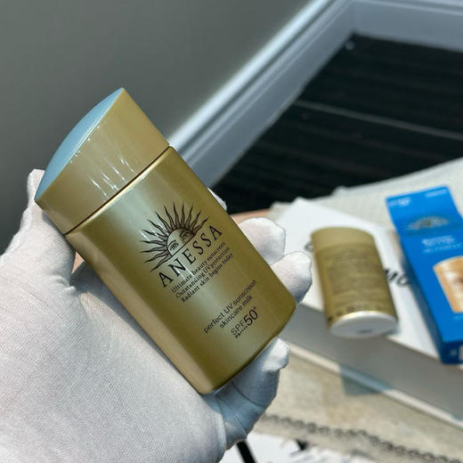 正品！超级福利！日期到26年12🈷️ 安热沙小金瓶 防晒霜 美白保湿清爽淡斑 户外必备 SPF50+ 60ml
临期特价💰79包邮，数量不多 商品图5