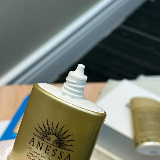 正品！超级福利！日期到26年12🈷️ 安热沙小金瓶 防晒霜 美白保湿清爽淡斑 户外必备 SPF50+ 60ml
临期特价💰79包邮，数量不多 商品图8