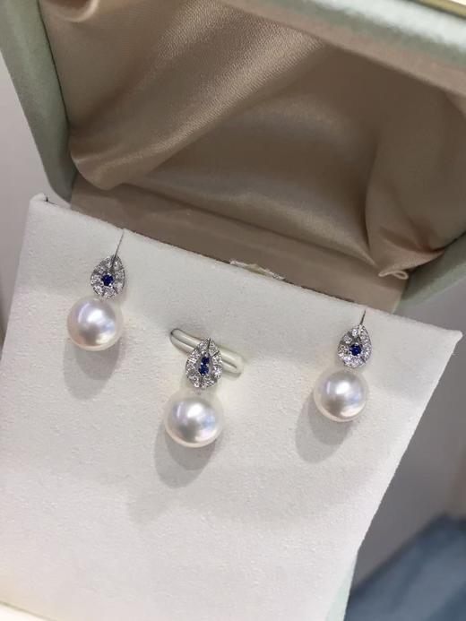 25
新品[哇] 🤍akoya💙蓝宝羽毛套装
精致小女人通勤款
吊坠9-9.5-10mm
耳钉  8-8.5mm
 圆 极微瑕 珠光超亮 商品图2