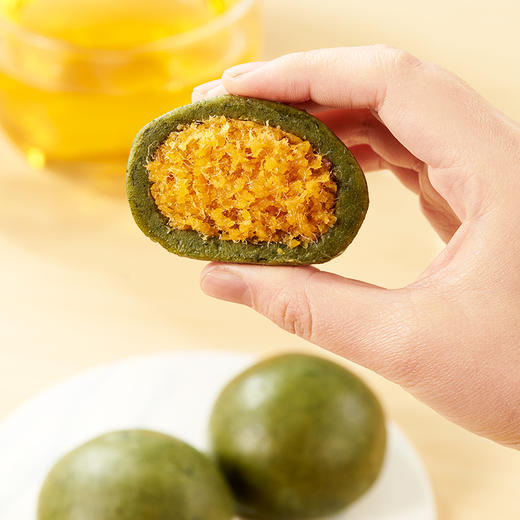 【99积分兑换】  五芳斋 蛋黄肉松青团  网红糕点青团子 60克*4只 商品图2