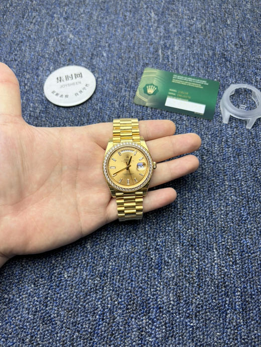 EWS劳力士星期日历型系列“黄冰糖” 钻圈款 全金日志40mm
款式：男士腕表 商品图8