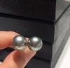8.
S925银镶嵌 10-11灰珠素耳
 圆 正面无瑕 （侧边有小瑕）珠光超亮  上耳很漂亮 商品缩略图3