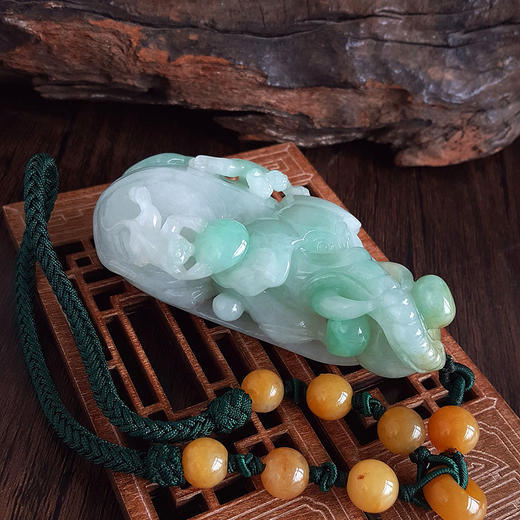 【天然正品】A货翡翠天然细腻细豆种飘绿飘黄封侯拜相造型翡翠吊坠手把件87.7*40.2*32.0MM（皆取最大值）220326TJ13 商品图5