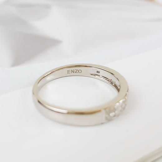 ENZO周大福AU750白金时尚简约群镶款0.16克拉钻石戒指15号（戒圈可改）180326TJ05 商品图6
