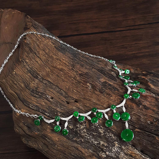 【天然正品】A货翡翠AU750收藏级白金豪镶钻群镶奢华款天然细腻糯冰种满绿平安扣造型翡翠项链 链长：46CM（长度可调节）060426NJM31 商品图2