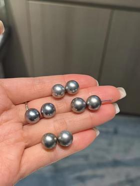 8.
S925银镶嵌 10-11灰珠素耳
 圆 正面无瑕 （侧边有小瑕）珠光超亮  上耳很漂亮