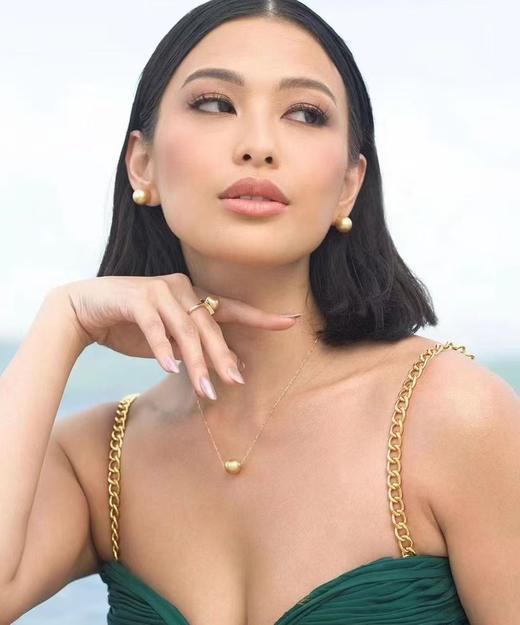 10.
招财金🤩🤩
18k金镶南洋金珠耳钉，12-13mm，规格大气 ，极微瑕，光泽亮，优雅金色 商品图2