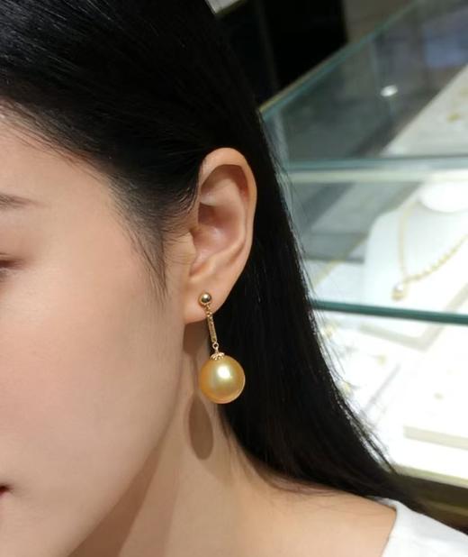 13.
18K金南洋金珠耳环，10-11mm ，椭圆，微瑕，光泽超亮 商品图4