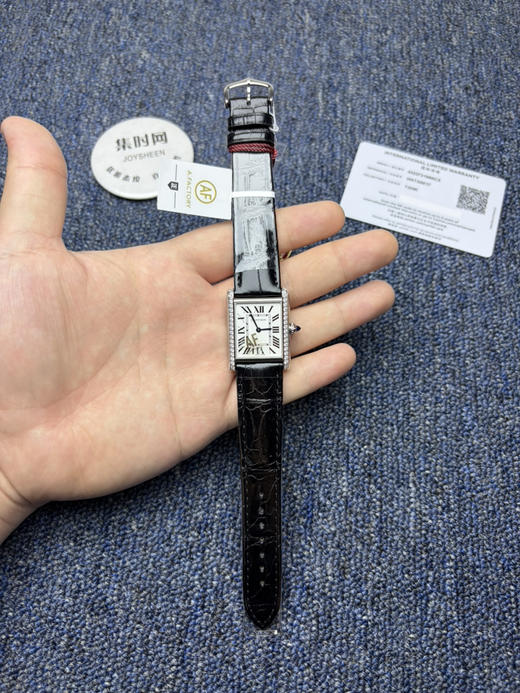客订升级美洲鳄鱼皮表带 卡地亚TankMust AF坦克Must系列 中号 女士腕表
【表壳】表盘尺寸：中号33.7mm*25.5mm 商品图8