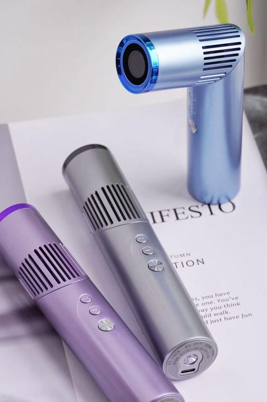 不止是风扇❗❗夏日清凉＋夜间安全感一键get✔【AURARO创意手电筒折叠口红风扇】掌心里的科技美学，户外党必入🔥 ✅高级金属质感配上几何美学设计，科技感拉满 商品图4