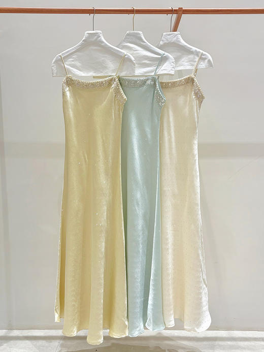 「自」全新升级【铂金会员220/天猫299/差价79】(21110)洛诗琳重工钉珠吊带连衣裙女2026夏季新款烫钻修身显瘦长裙 商品图4