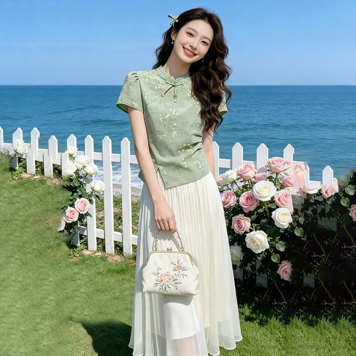 「自」全新升级【铂金会员275/天猫369/差价94】(99800)洛诗琳2026新中式国风绣花上衣+高腰气质中长半身裙两件套 商品图1