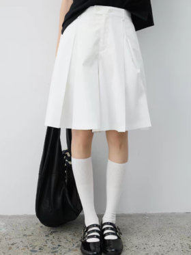 步履不停/6A45073C/休闲工字褶短裤