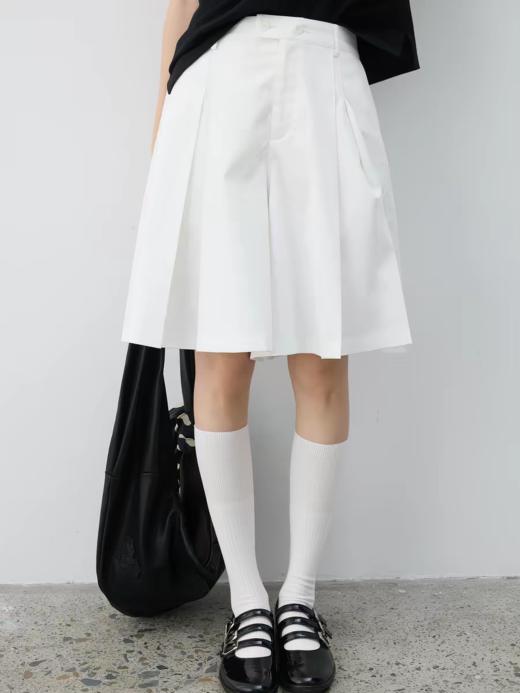 步履不停/6A45073C/休闲工字褶短裤 商品图0