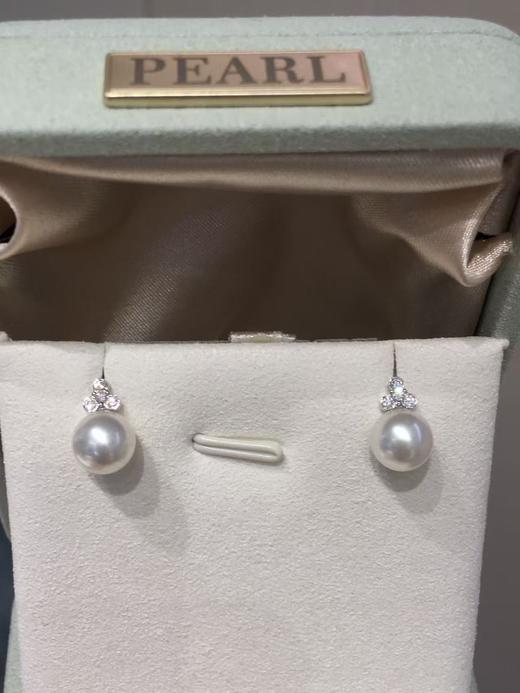 28.
新品[哇] 🤍akoya💙
精致小女人通勤款 18k金镶钻石AKOYA耳针 8-8.5mm
 圆 极微瑕 珠光超亮 商品图2