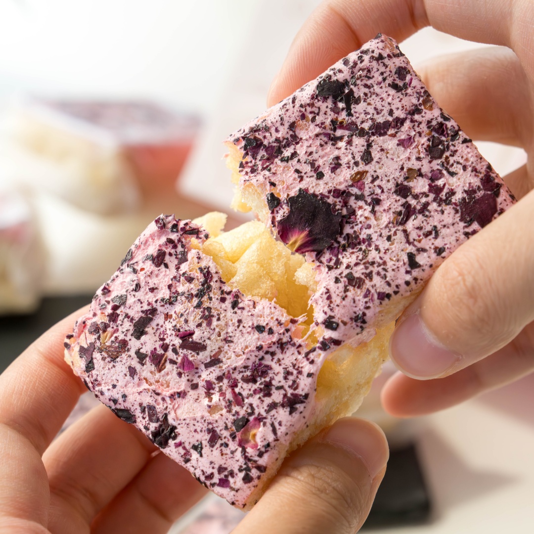 【斌哥优选】云南玫瑰奶盖沙琪玛，一口下去满满玫瑰花香，不油腻，奶盖+沙琪玛层次丰富