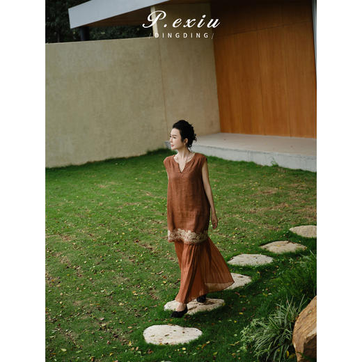 PanYiXiu/潘依绣100%亚麻重工钉珠刺绣压褶气质高级显瘦圆领无袖连衣裙 YS709 商品图1