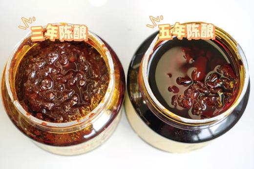 😋风味十足美味的乐山非物质文化遗产土主豆瓣，做菜加上一勺很惊艳， 古法发酵 川味烹饪必备 四重发酵老缸酿 酱香醇厚辣而不燥！每一缸豆瓣酱都是传承了四代人的“土方法”制作，配料表干净！ 商品图7